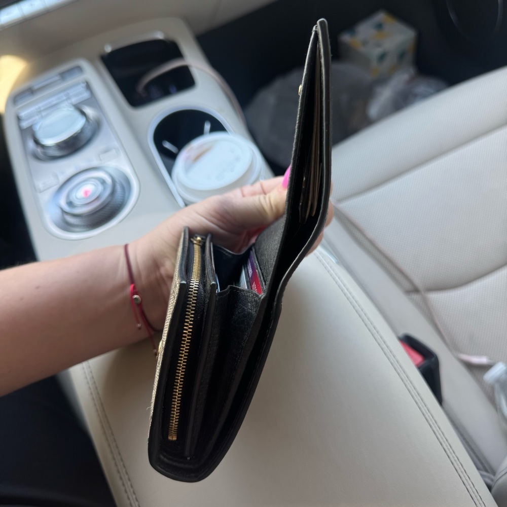 Gucci GG Marmont bi-color  Black Women's medium Wallet - Picture 7 of 8